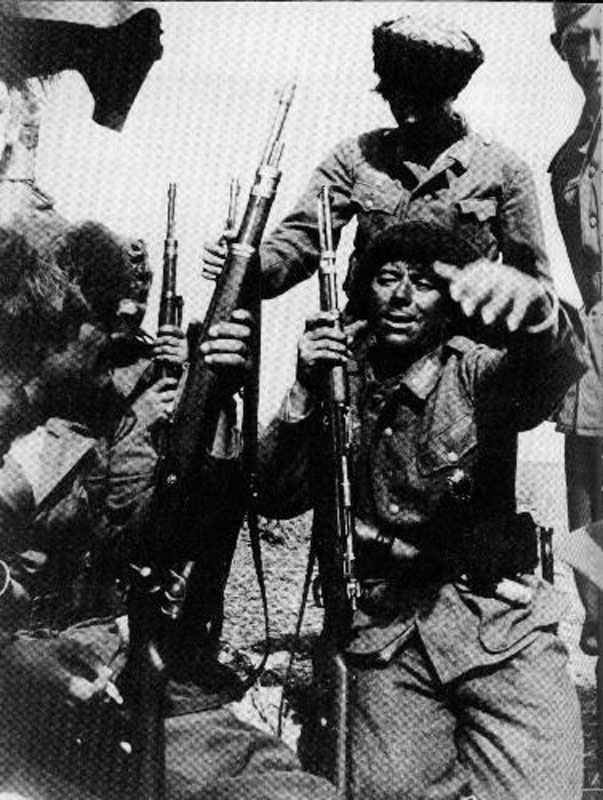 Russian Troops with the German Army 6 Russian Cossacks in German service.
