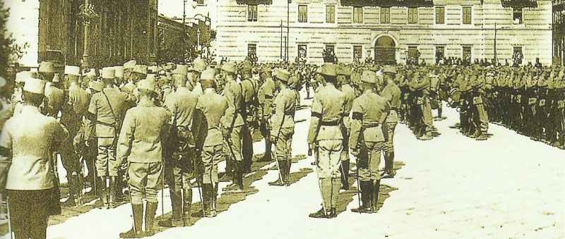 Diary JULY 1, 1914 34 Triest Offiziere Trauerflor