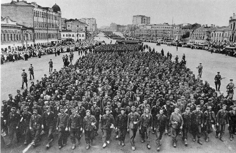 German prisoners walking through Moscow