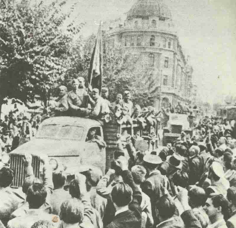 Russian troops during the occupüation of Bucharest.