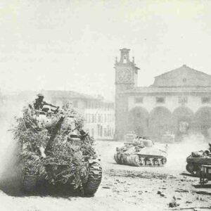 Sherman tanks of the British 8th Army in August in Italy on the rise to the north.