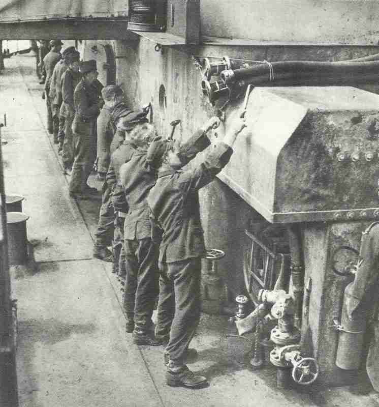 German PoWs on board of a ship to Britain