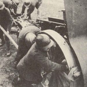 French soldiers moving a heavy artillery gun