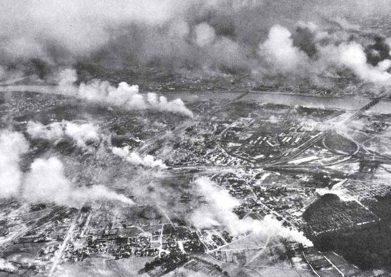 Huge fires after German air attack in Warsaws suburb Praga