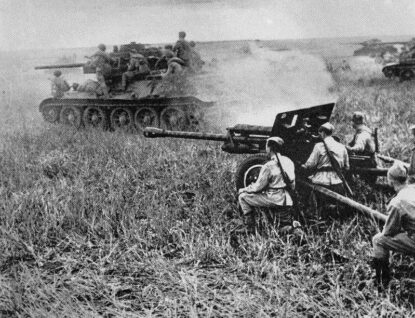 Kursk T34 and Fieldgun px800