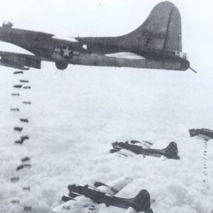 B-17 Fyling Fortress dropping bombs