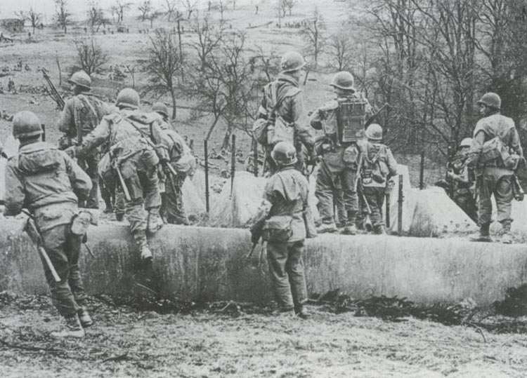 American troops cross the Siegfried line