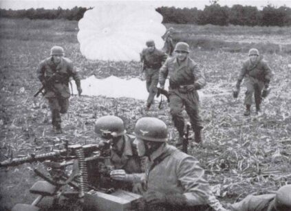MG34 Paratroopers Rotterdam 1940 px800