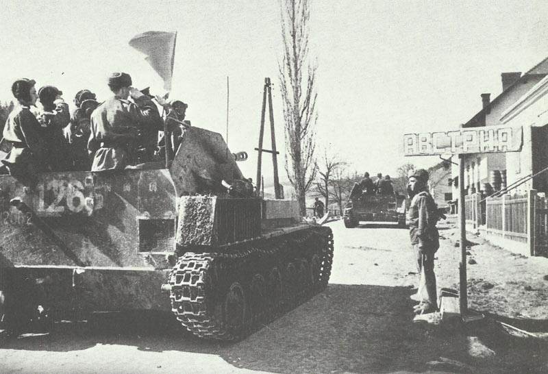 Russian tanks cross the Hungarian-Austrian border.