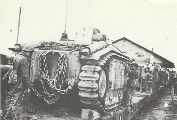 Char B1 werden verladen