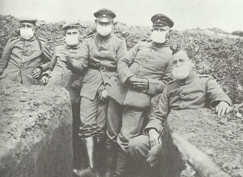 deutsche Soldaten mit Gastuch 1