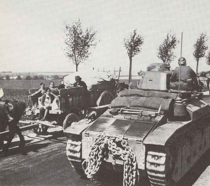 column of French Renault R-35 tank