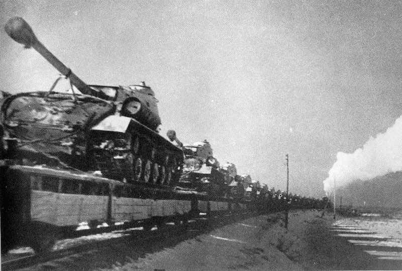 T3485 on rail transport WW2 Weapons