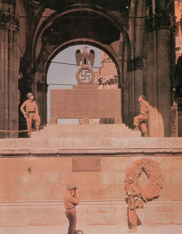 US Soldiers at he memorial commemorating from Hitler's coupe