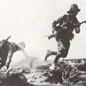 Pith-helmeted infantrymen of Graziani's Italian desert army