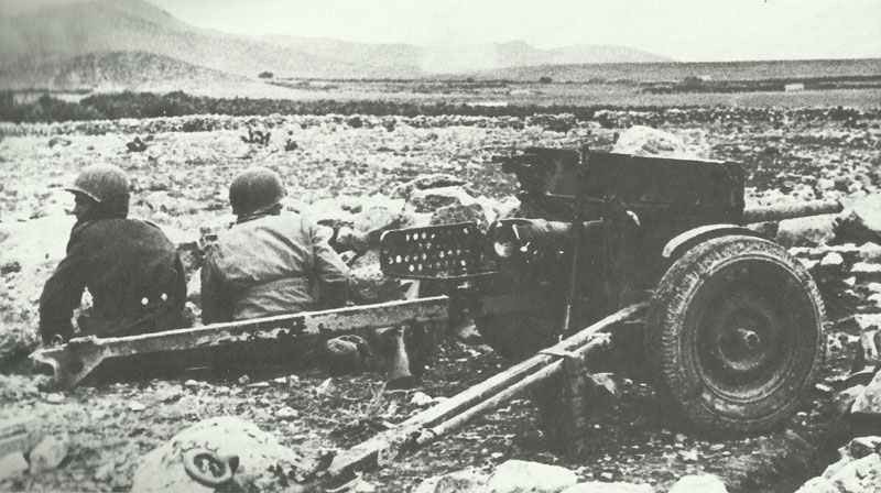37 mm gun M3 2 37mm M3 anti-tank gun in the opening stage of the Kasserine battle