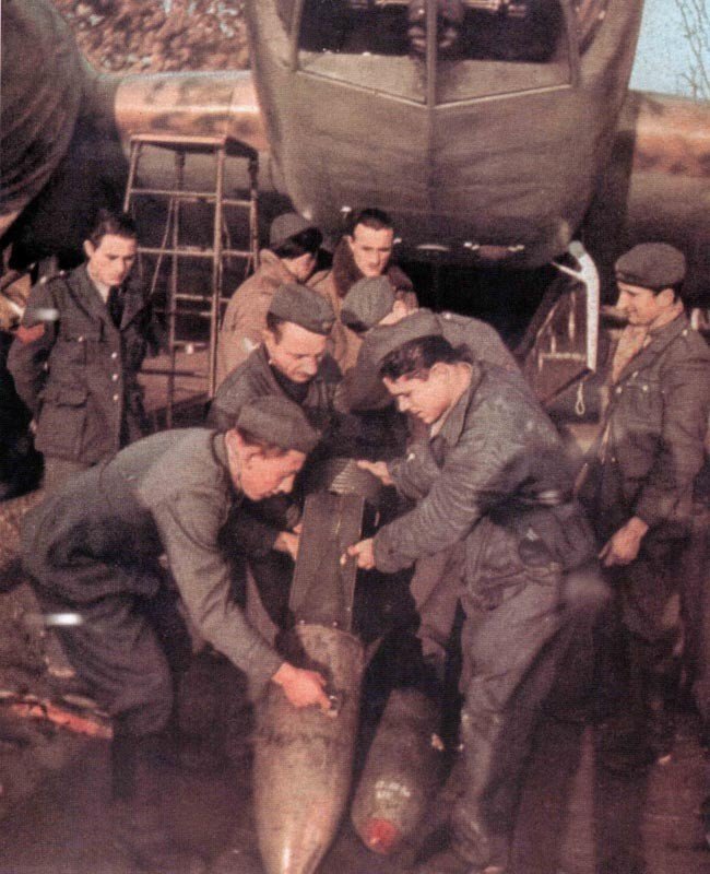 Diary October 29, 1940 5 Italian ground crew is loading a bomber
