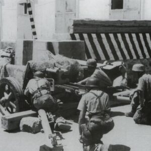 German paratroopers with a 7.5-cm PaK 40