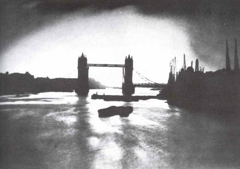 Diary November 6, 1940 32 Tower Bridge in front of the lights of fires