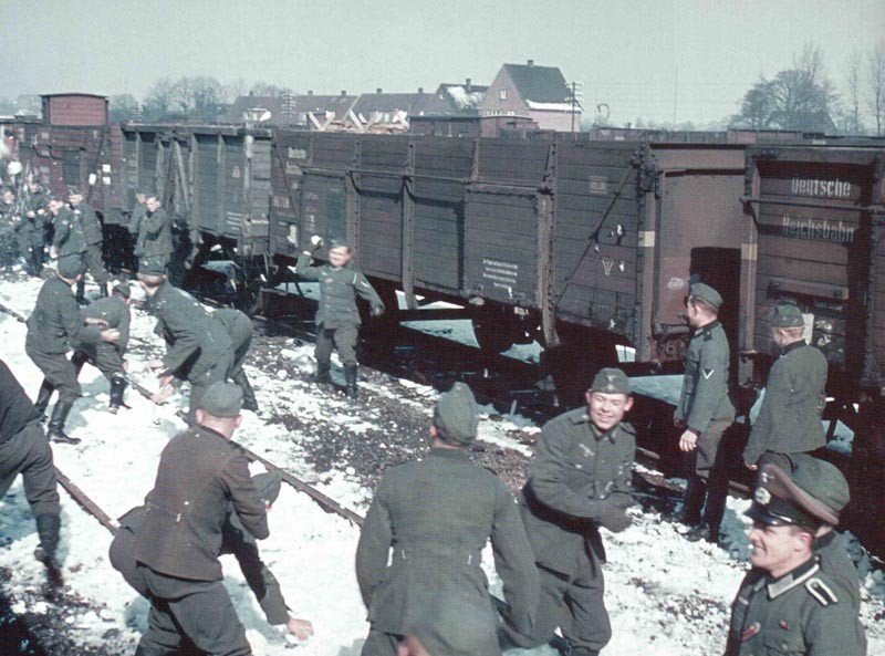 Diary December 7, 1940 12 German soldiers snowball fight