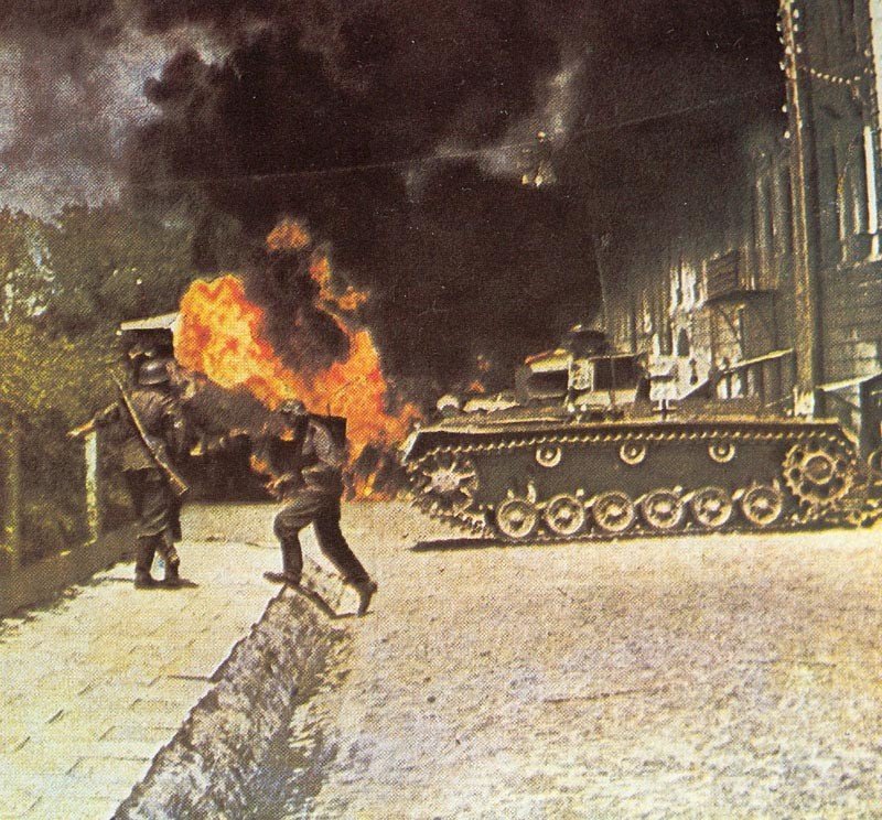 German infantry and a Panzer III in street fightings