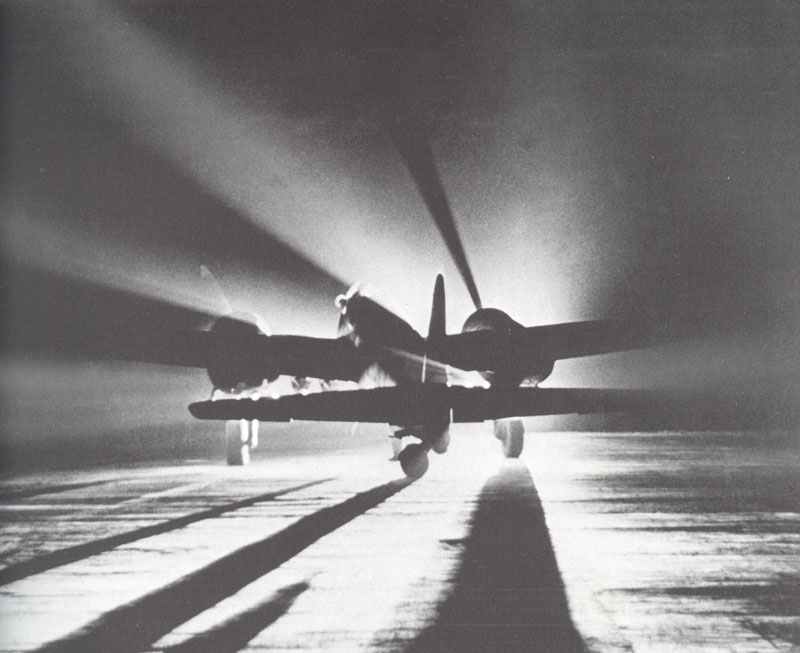 Night start of a German bomber against Britain.