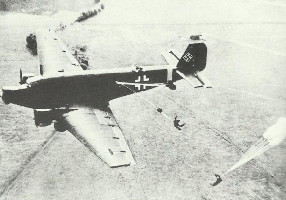 ju52 paratrooper dropping