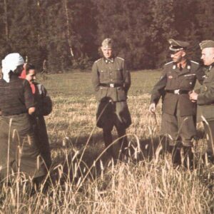 Himmler surveys women near Minsk