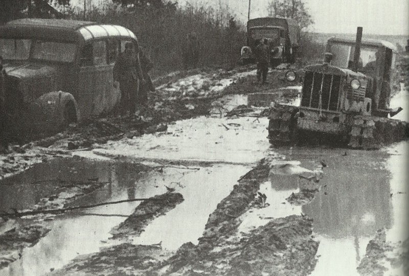 German units on muddy roads in front of Moscow: