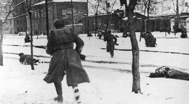 Russian riflemen advance into Rostov