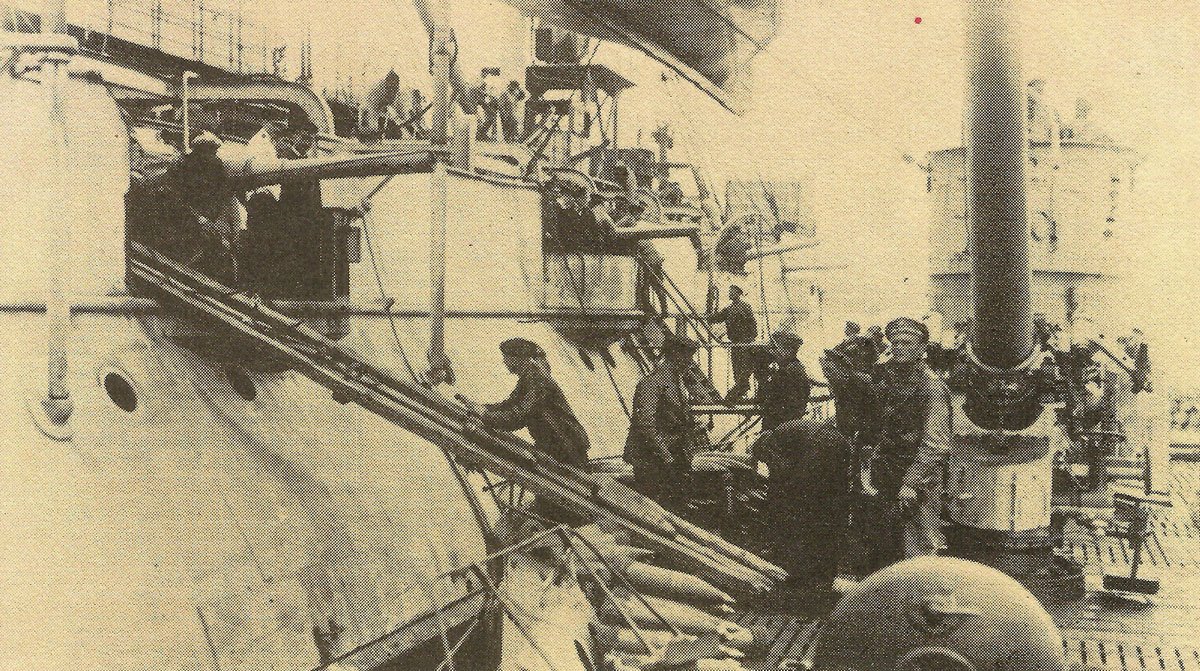 U-boat takes ammunition on board