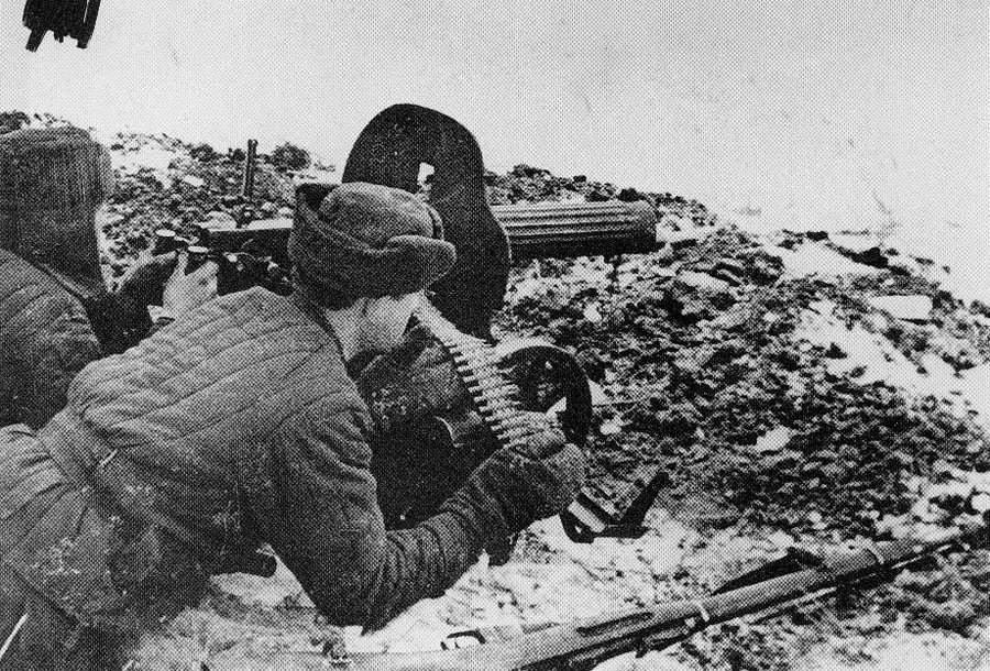 soldiers with a Maxim-MG in action