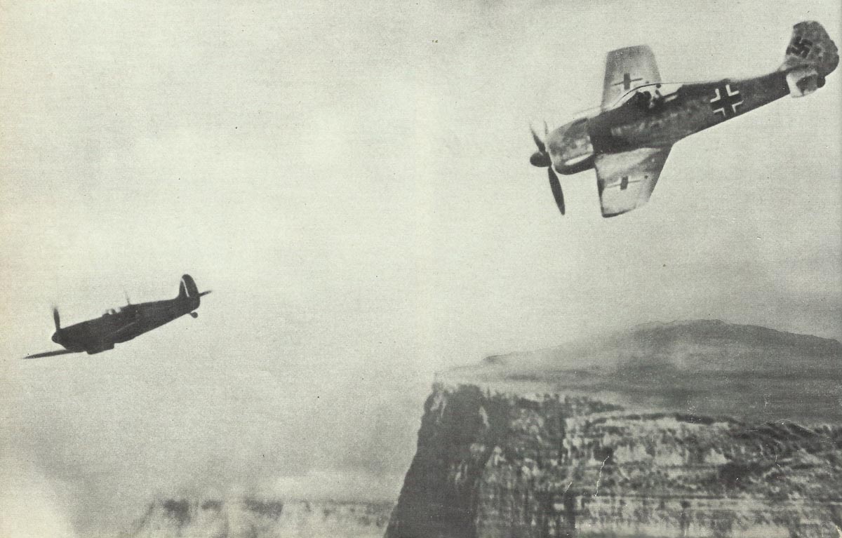 Fw 190 attacking a Spitfire