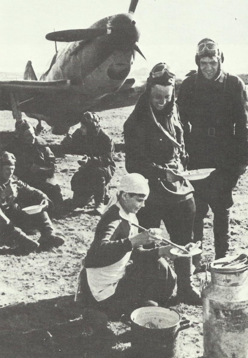 Lunch break at a Russian fighter squadron