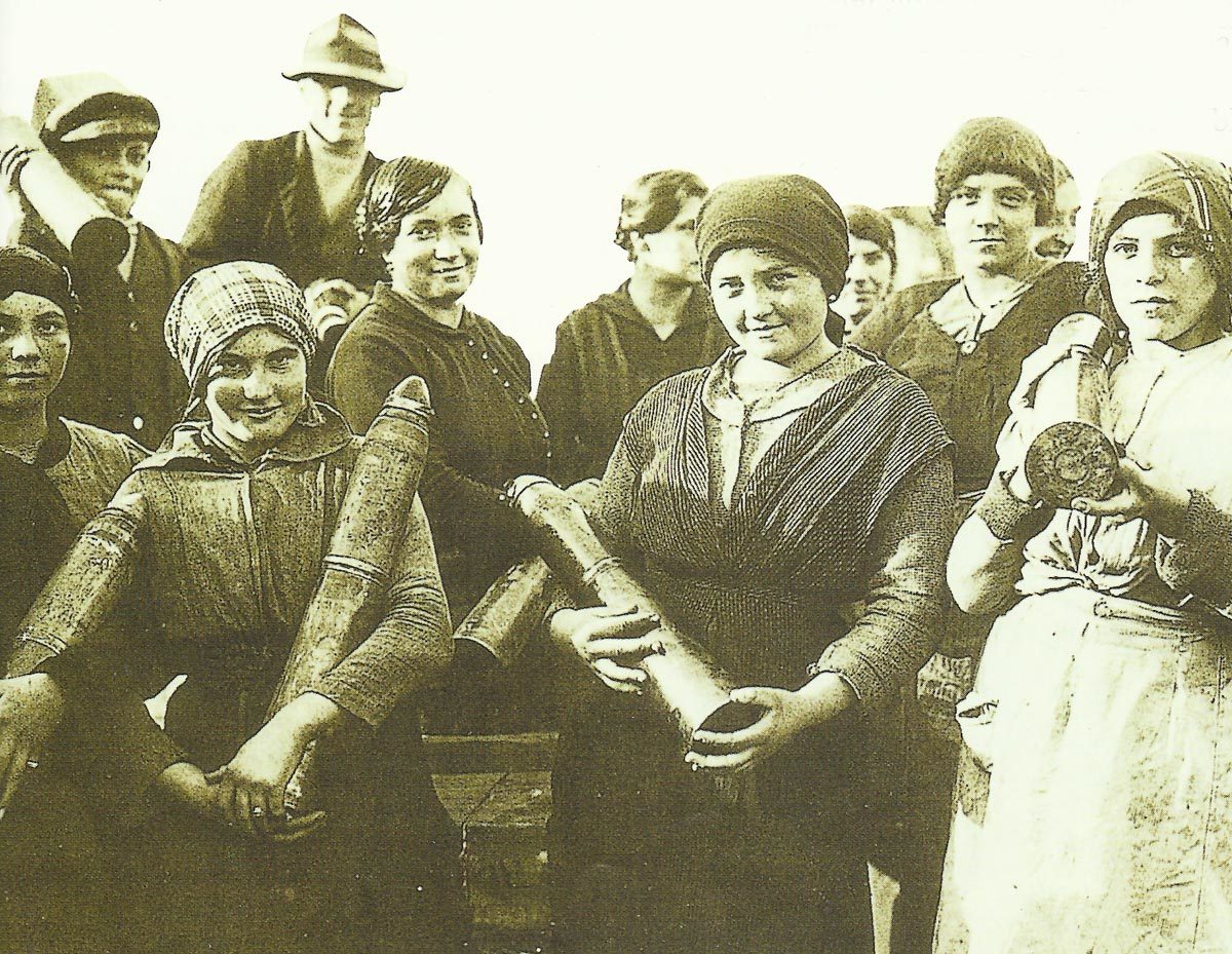 Diary August 29, 1917 30 Italian women munition workers