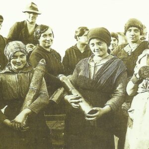 Italian women munition workers