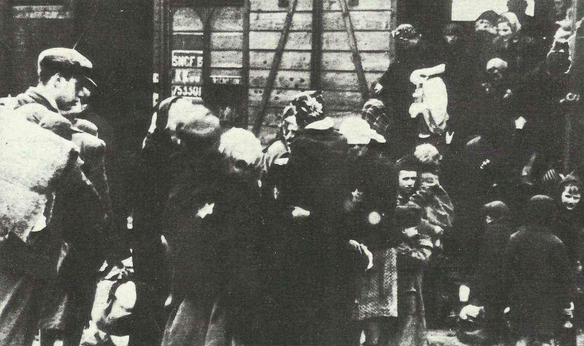 Arrival of freight cars with Jews