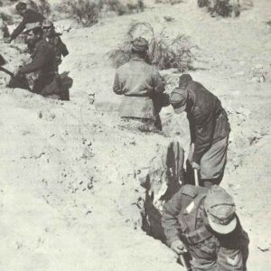 Italian soldiers digging out trenches