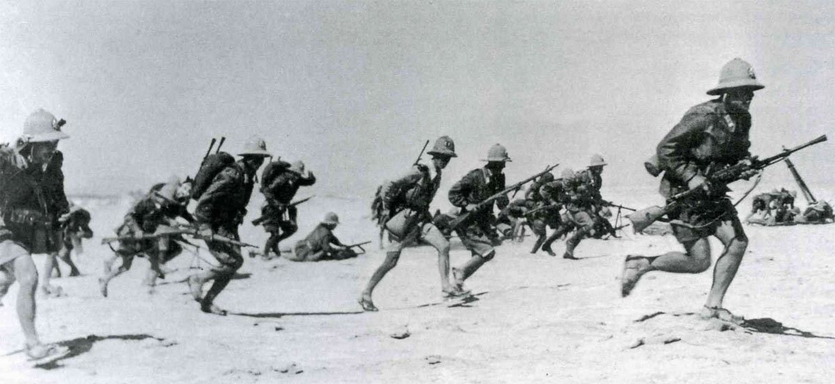 Italian infantry with the old pith helmet