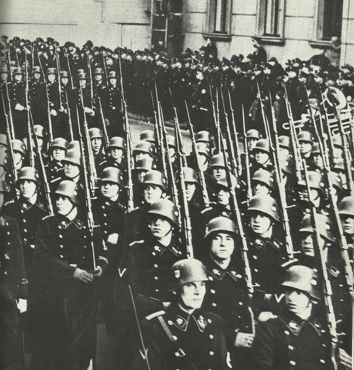 Waffen-SS Uniforms 2 A parade of SS formations in black uniform in the pre-war period.