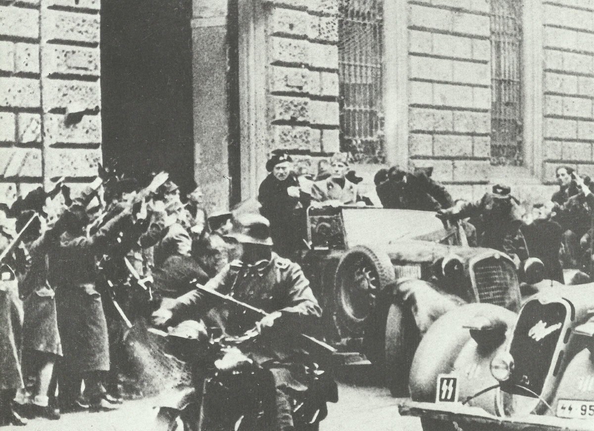 Mussolini with SS guards