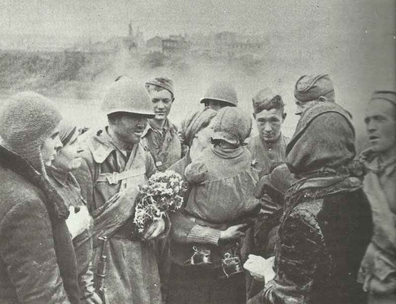 Russian troops liberate Smolensk