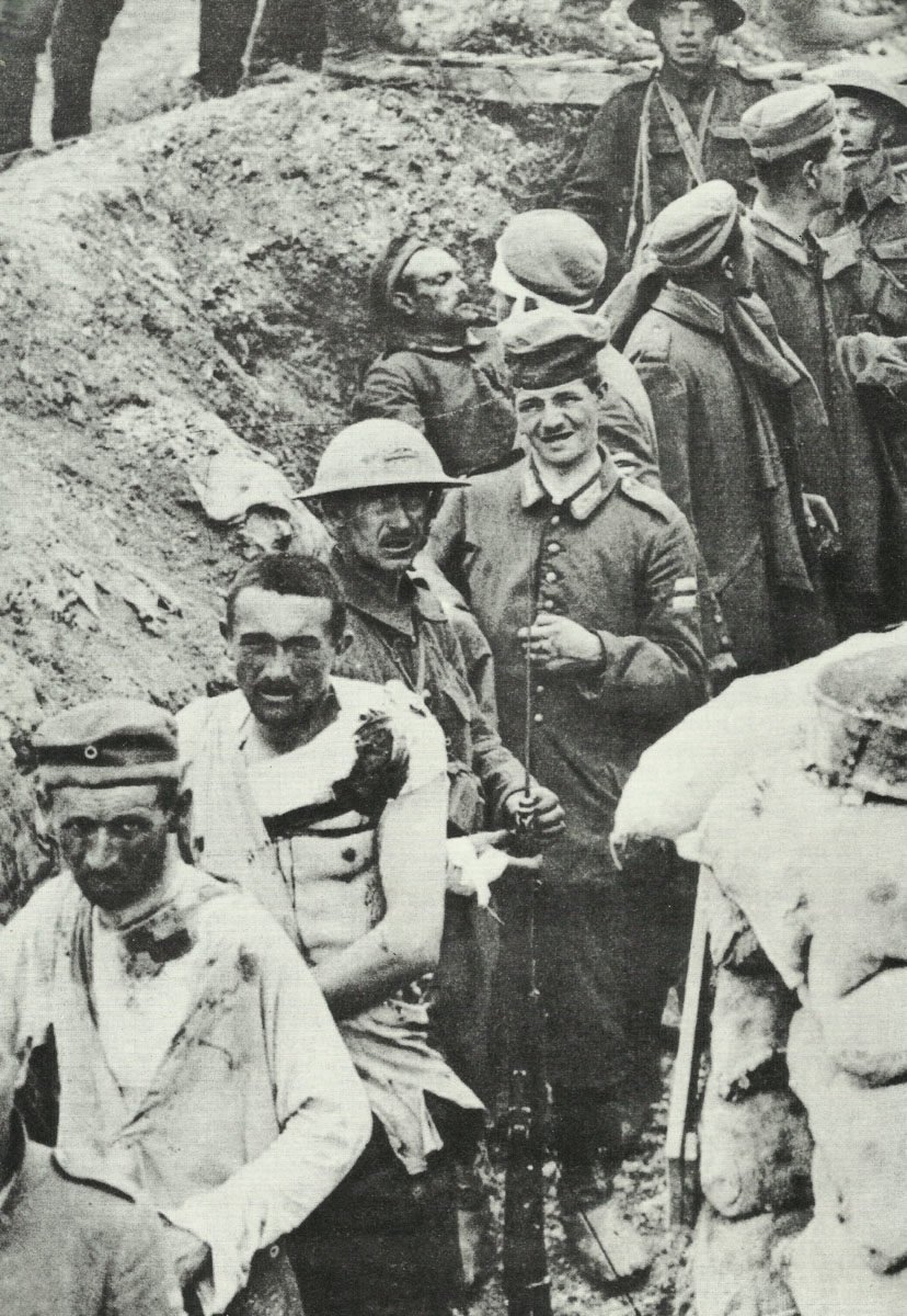 British soldiers bring in German PoWs