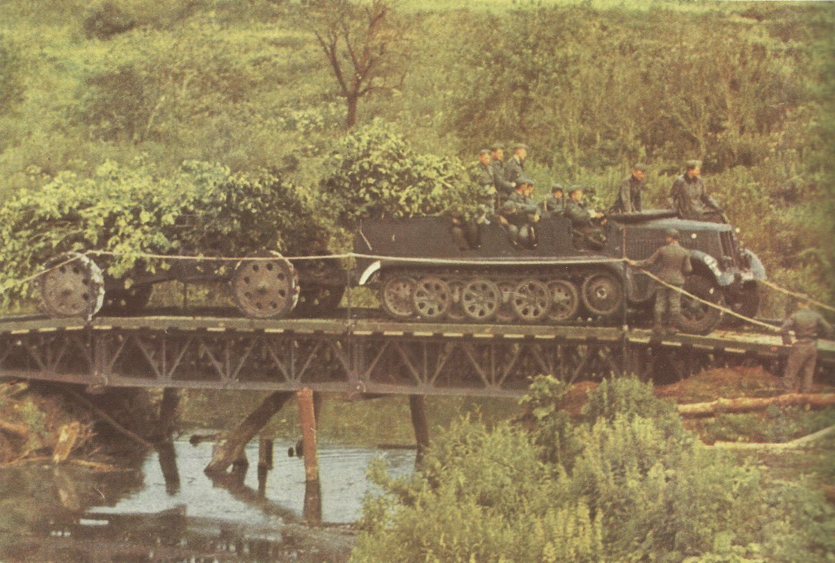 well camouflaged German heavy howitzer