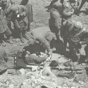 Wounded Italians receive front-line medical aid