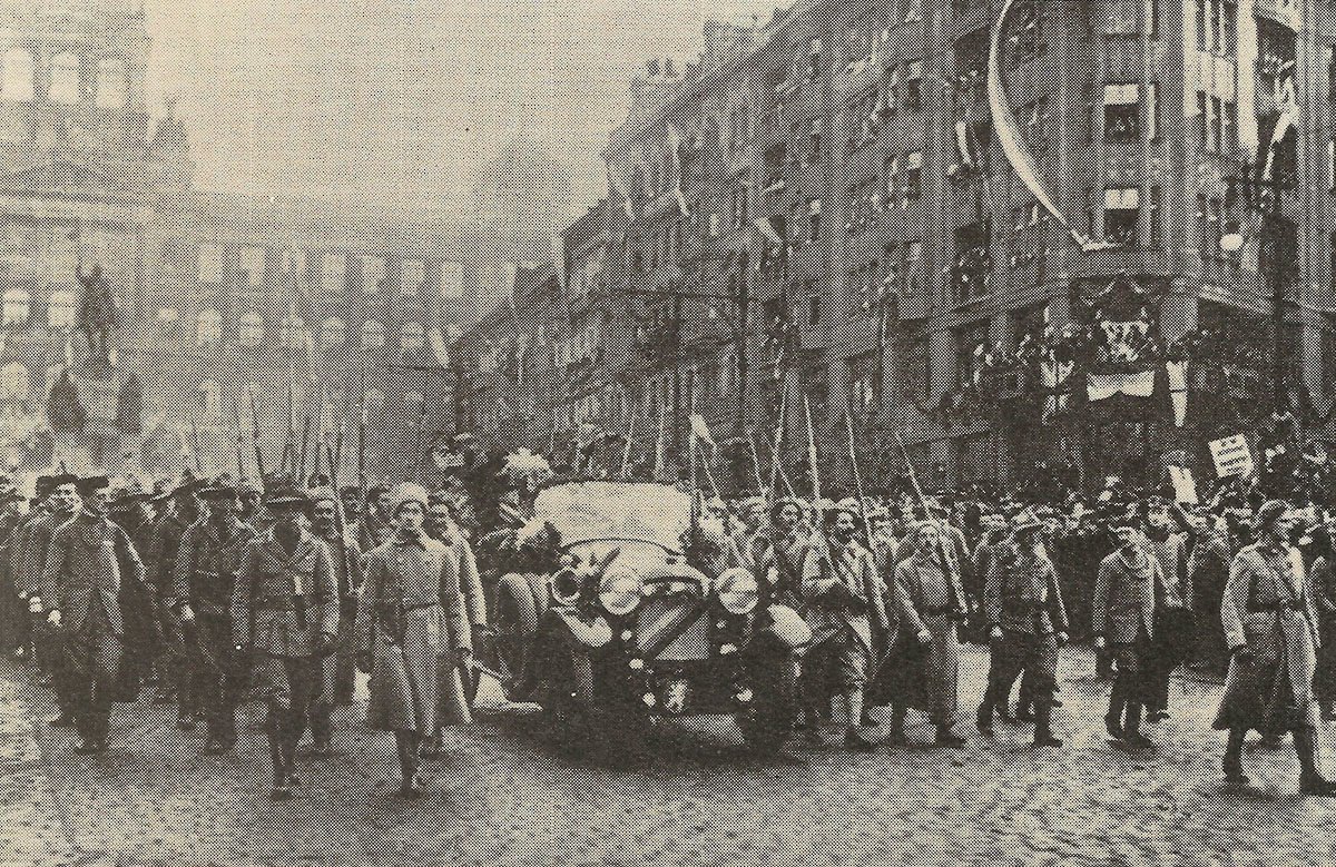Masaryk enters Prague