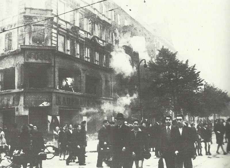 Berliners walk to work after RAF raid