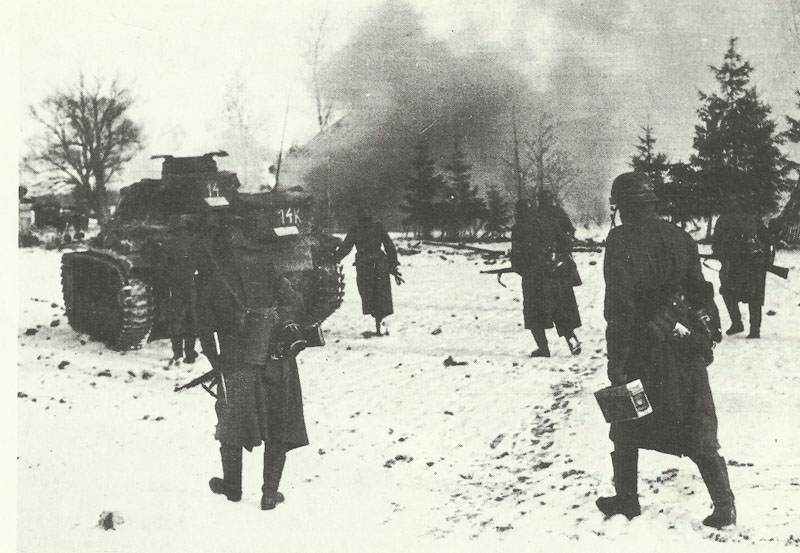 Panzer IV with infantry retreat