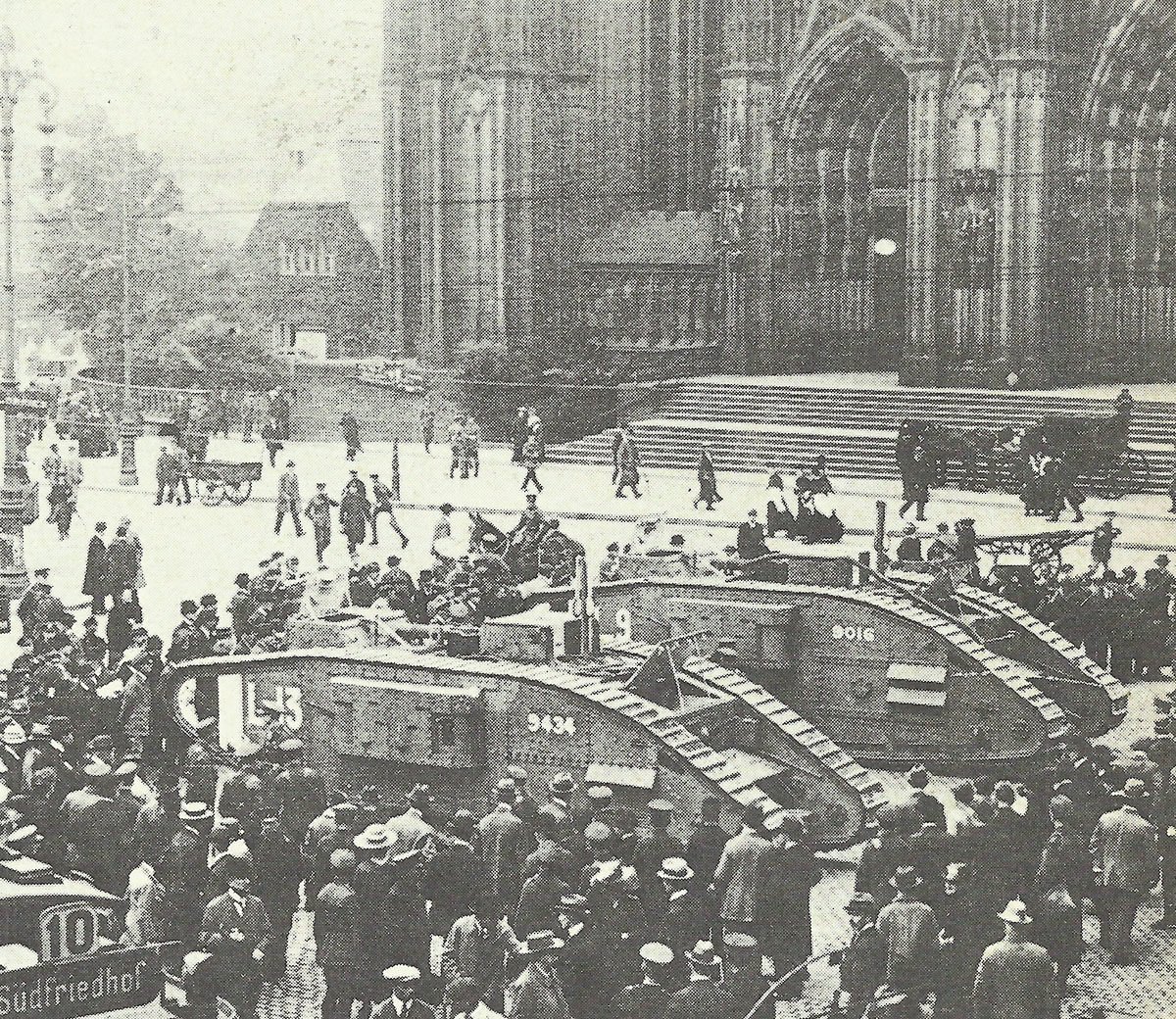 tanks in front of Cologne Cathedral