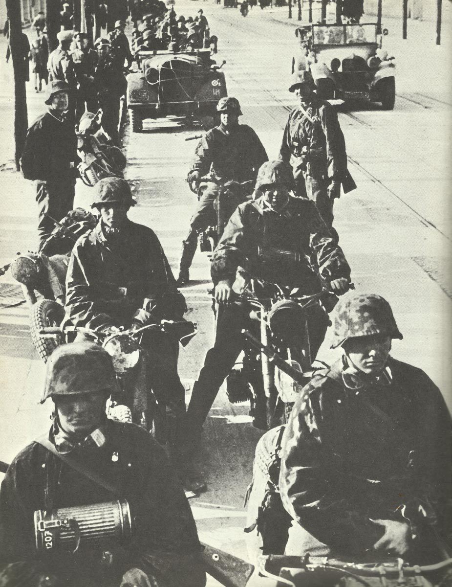 Motorcyclists of the SS-Division Reich